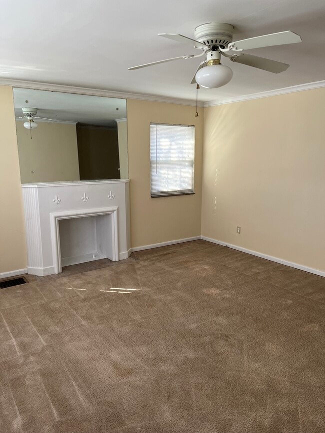 Photo - 1133 S Cassingham Rd Unidad B