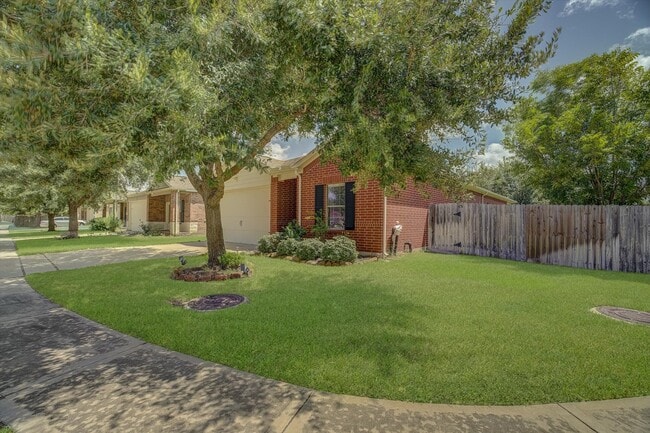 Photo - 623 W Newport Bend