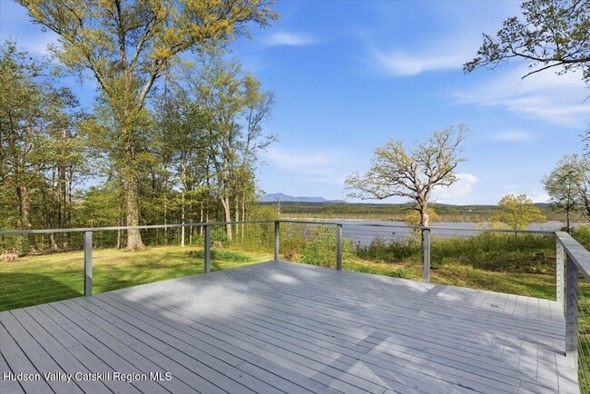 Photo - 5265 NY-9G