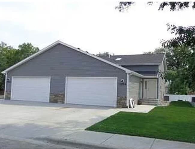 Photo - 2204 10th Ave N
