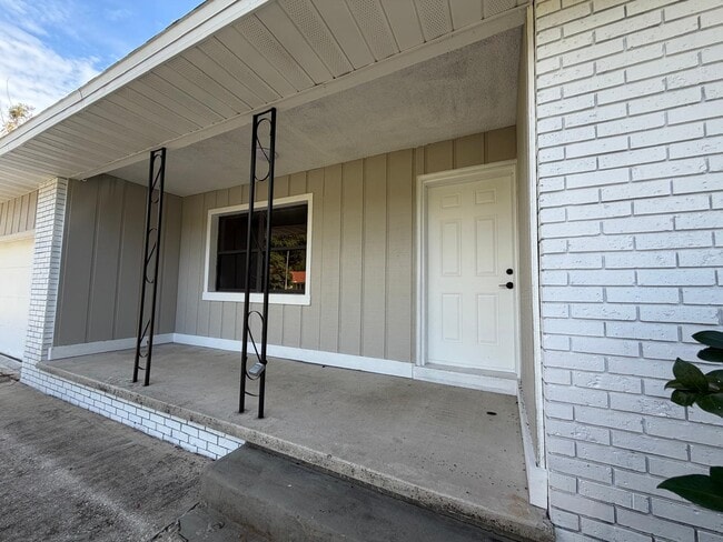 Photo - 575 Lake McCoy Dr