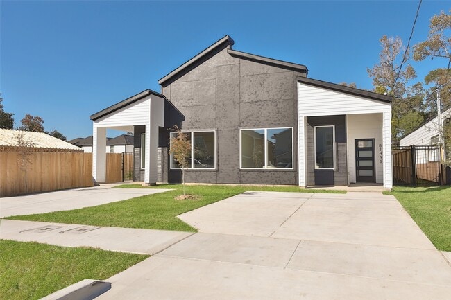 Building Photo - 8133 Cabot St