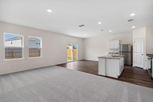 Photo - 513 Thistle Ln