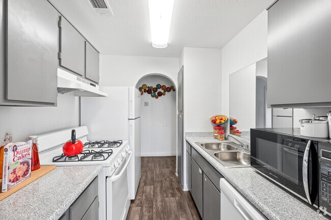 1BR, 1BA - 720SF - Kitchen