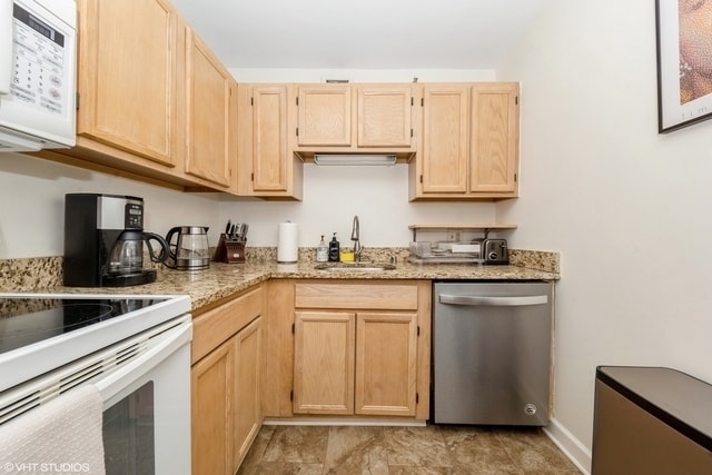 Building Photo - 200 N Dearborn St Rental