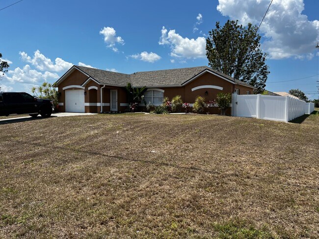 Building Photo - 1602 SW 16th Ct