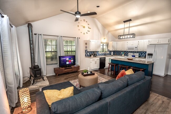 Photo - 28160 Windwood Dr E