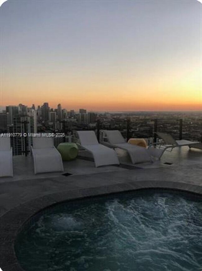 Photo - 501 NE 31st St Unidad 501 NE 31st St  810