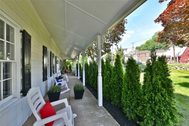 Photo - 1415 Old Northern Blvd Unit 1S