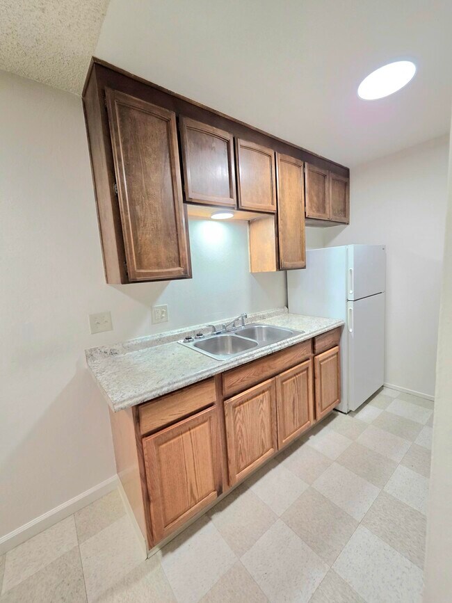 1221 B St, Yuba City, CA 95991