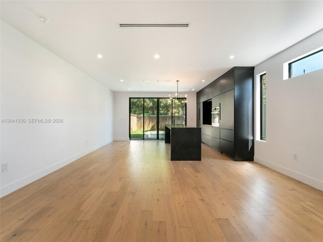Photo - 227 NW 39th St