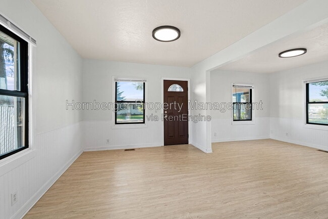 1327 E Walton Ave