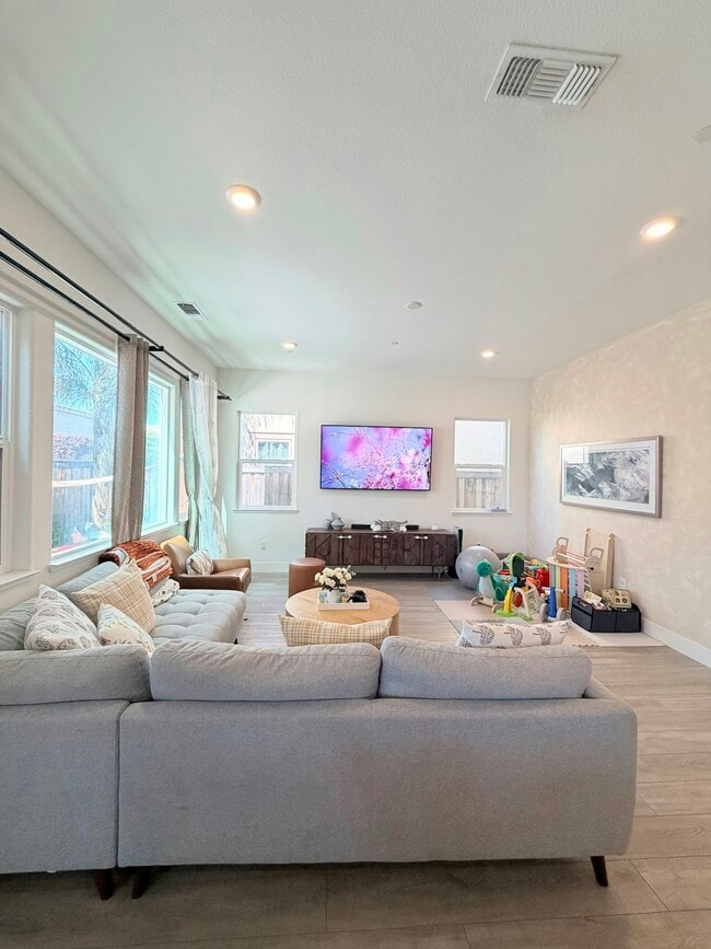 Photo - 42 Redberry Loop