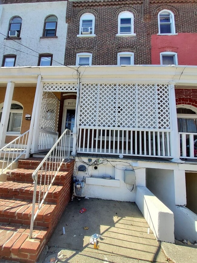 Building Photo - Spacious 5-Bedroom Home in Allentown with Off-Street Parking
