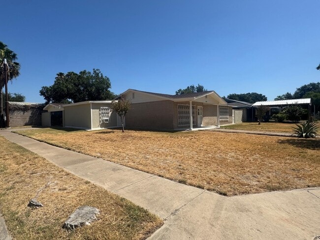Photo - 302 Huisache Dr