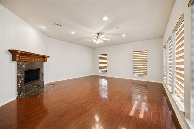 Photo - 7457 Glasshouse Walk