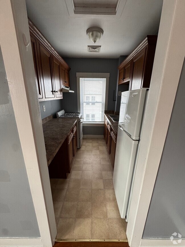 Building Photo - 38 Melville St Unit 3 Rental