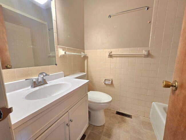 Photo - 203 Eisenhower Dr Unit 5