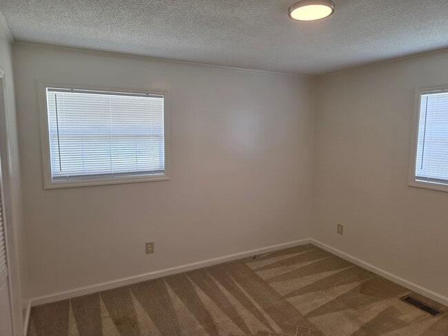 Photo - 159 Hazeldale Ln