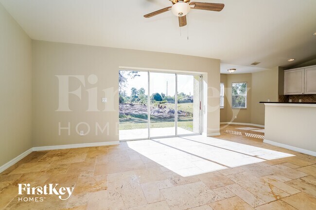 Photo - 3919 3rd St W