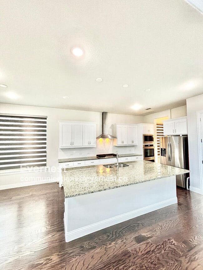 Photo - 566 Westwood Way Dr