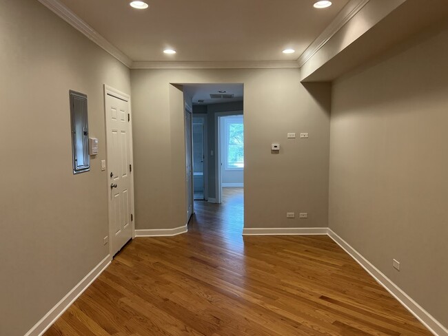 Photo - 2122 W Arthur Ave Unit 3