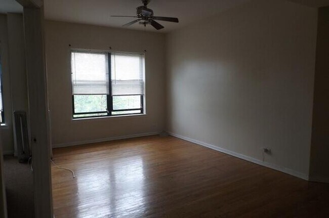 Photo - 301 E 50th St Unidad B Rental