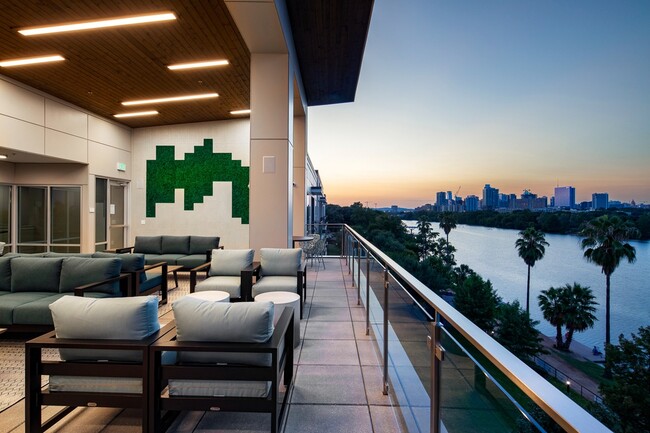 Amli South Shore - Vista del atardecer desde la terraza de la azotea de fase II - AMLI South Shore