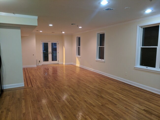 Building Photo - 4407 Palisade Ave Unit 3