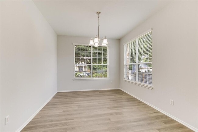 Photo - 670 Cullen Blvd
