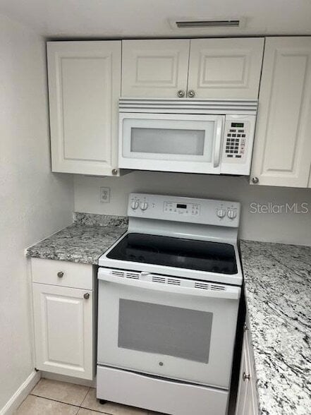 452 Banyon Tree Cir Unit 200