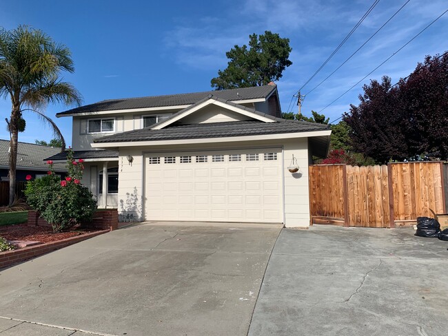 Building Photo - 3374 Picadilly Dr