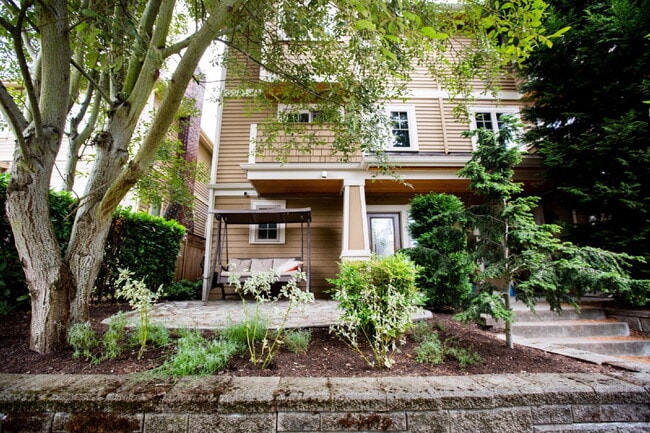 Gorgeous 3-Bed Capitol Hill Townhome with A/C, Garage & Partial Furnishings!- Available NOW FOR RENT