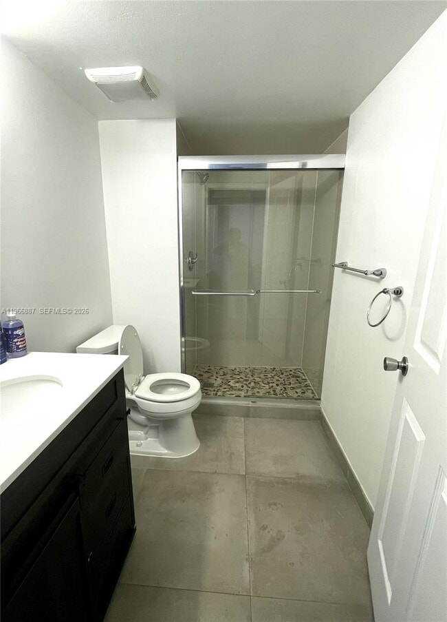 Photo - 16571 Blatt Blvd Unidad 204