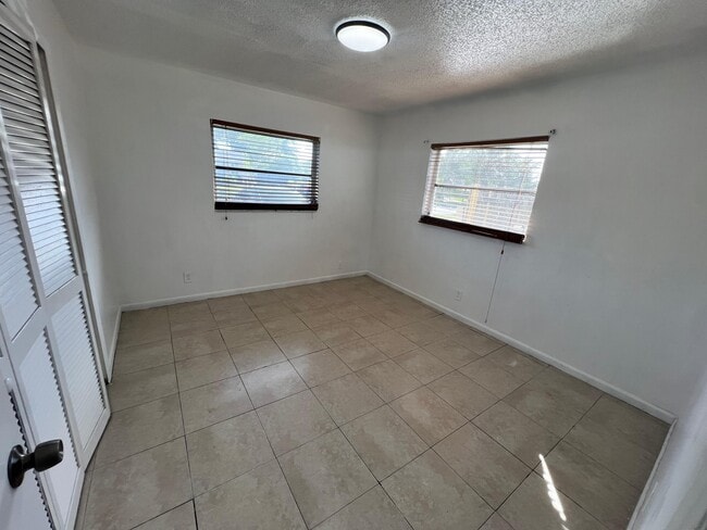 Photo - 3321-3321 Grove Rd