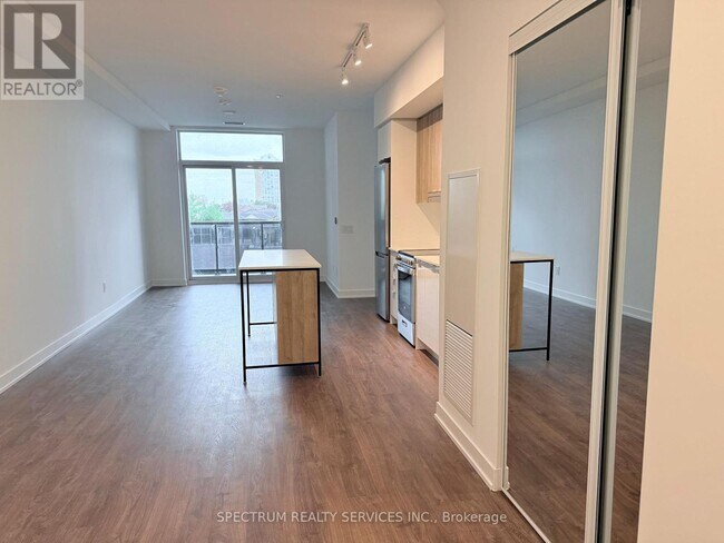 Photo - 5081 Hurontario St Unit 426