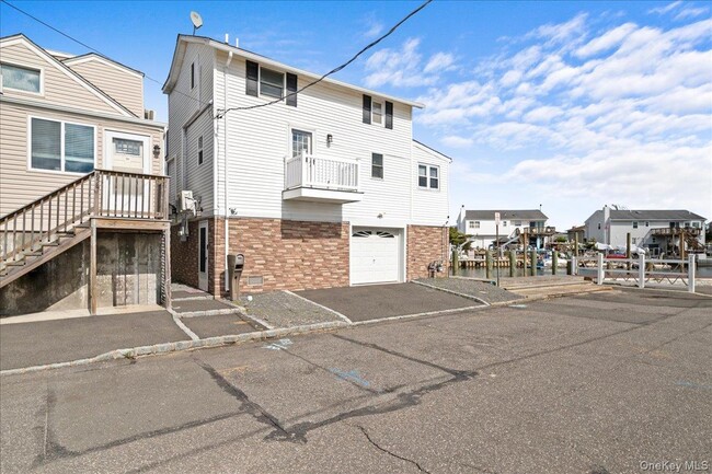 Building Photo - 864 S Walnut St Rental
