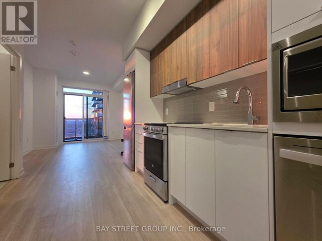 Photo - 5105 Hurontario St Unit 2009