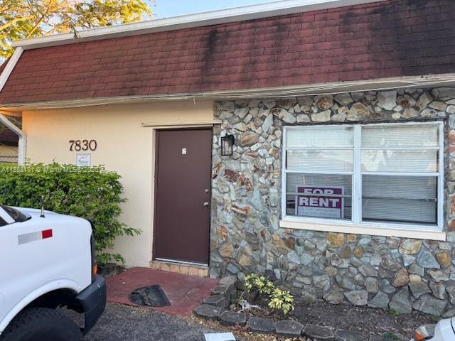 Building Photo - 7830 SW 10th St Unit A-C