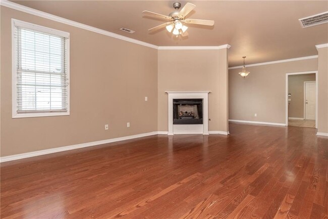 Photo - 3538 Thames Dr
