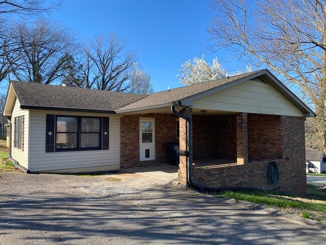 Photo - 1806 E Spring St