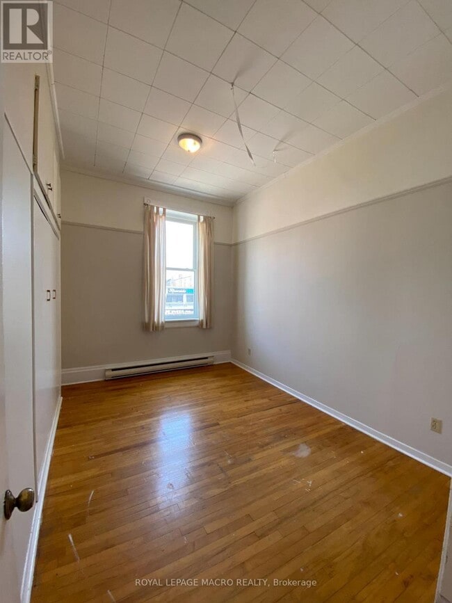 Photo - 32 Grand River St N