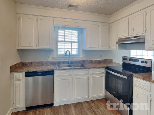 Photo - 812 N Royal Tower Dr