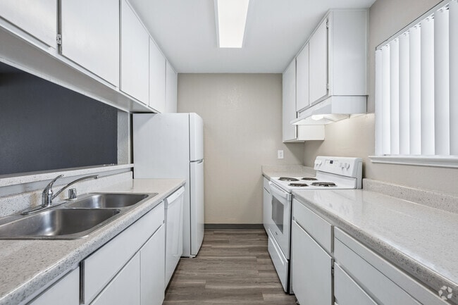 2BR, 1BA - 900SF - Kitchen