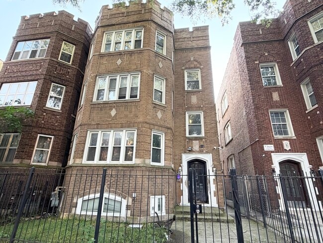 Building Photo - 7724 S Essex Ave
