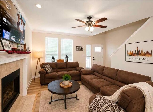 1716 Ramona Cir