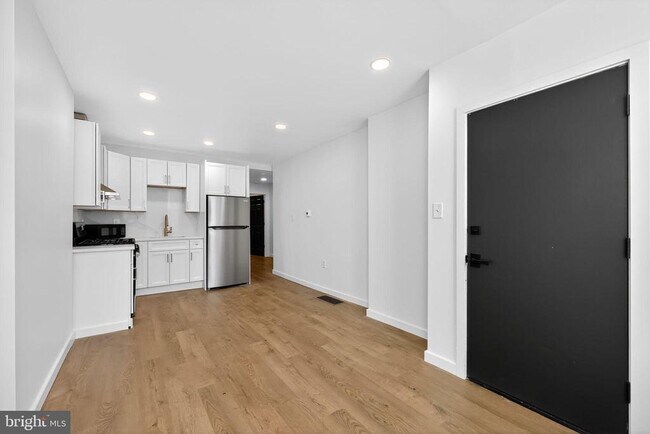 Building Photo - 2239 W Oxford St