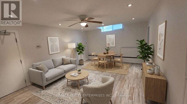 Photo - 142 Emerald St S