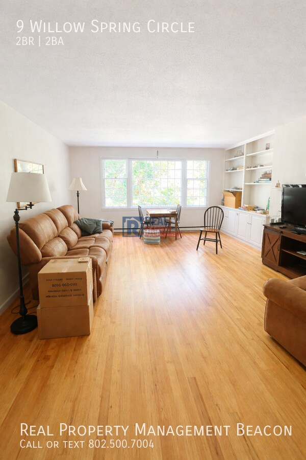 Photo - 9 Willow Spring Cir