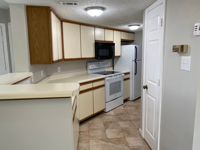 Kitchen - 50 Carriage Crossing Ln Unit 50 Carriage Crossing